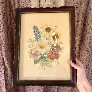 Vintage floral wall photo 🌼🪻